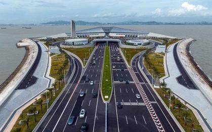 Đốt hầm lớn nhất thế giới nặng 80.000 tấn chìm xuống, 15.000 người hò reo vì thành công lớn, dự án 6 tỷ USD lập kỷ lục mới