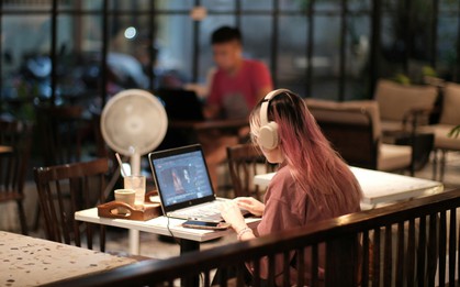 Nghịch lý của người trẻ: Thạo AI nhưng chọn mạng vẫn phải "xin vía" người quen