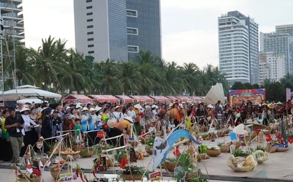 Hơn 70 gánh ẩm thực Á - Âu rao bán ở bãi biển Đà Nẵng