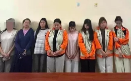 Triệu tập nhóm nữ sinh đánh bạn trong nhà vệ sinh