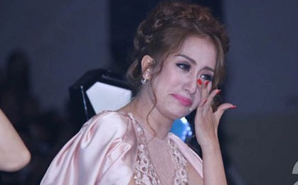 Nữ hoàng dancesport Khánh Thi cũng có lúc kiệt sức, trốn vào một góc để khóc
