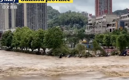 Mưa lũ kinh hoàng trên diện rộng ở Trung Quốc