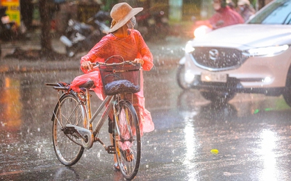 Miền Bắc và miền Trung sắp đón 'mưa vàng' giải nhiệt, kết thúc đợt nắng cháy da