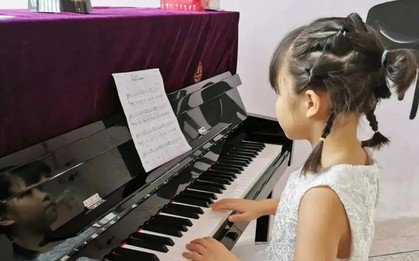 Bố coi trọng 3 điều này, con cái thường sẽ ưu tú