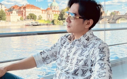 Nam ca sĩ đình đám một thời đi bán cà phê tại đường Đinh Tiên Hoàng, TP.HCM: Khách đến mua không có chỗ đứng