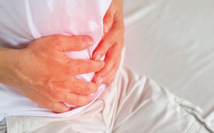 Đau bụng liên tục suốt 3 tháng, người đàn ông 70 tuổi sốc nặng khi phát hiện bí mật "đáng sợ"