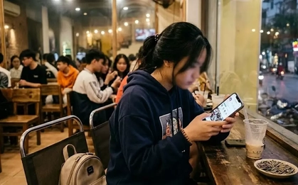 Kỳ nghỉ hè và những đứa trẻ "ngốn" 17 tiếng mỗi ngày vào mạng xã hội