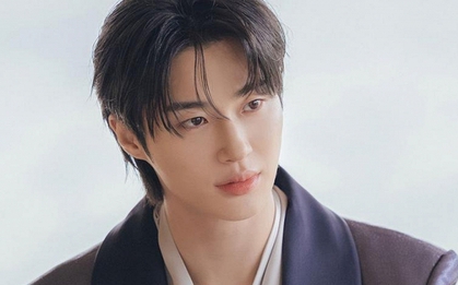 Byeon Woo Seok dành 2 năm để đi thụt lùi