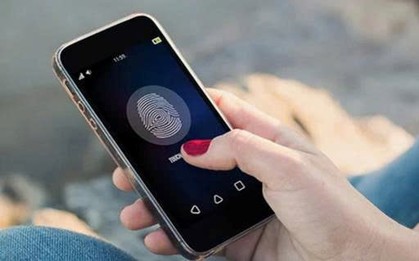 Tại sao không nên dùng vân tay mở khóa điện thoại?