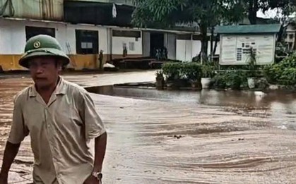 Sét đánh trúng nhà máy đường, gần 2.000 tấn mật mía tràn ra ngoài