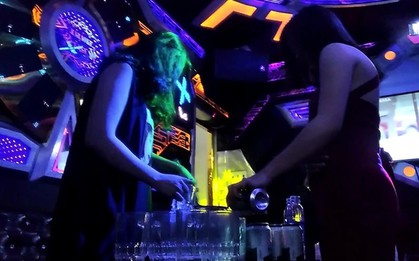 Đặt chốt cửa bên trong phòng hát karaoke sẽ bị phạt 30 triệu đồng