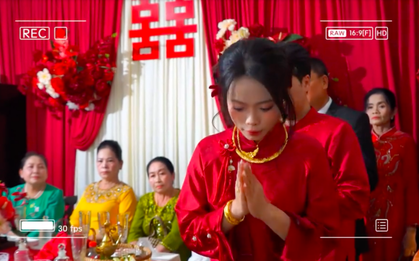 Clip cô dâu quá hồi hộp vái nhầm quay phim đám cưới khiến dân mạng cười bò