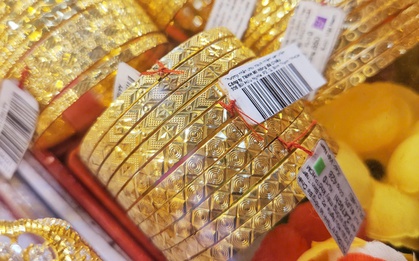 Giá vàng miếng SJC và vàng nhẫn lao dốc, xuống thấp nhất trong 3 tháng qua