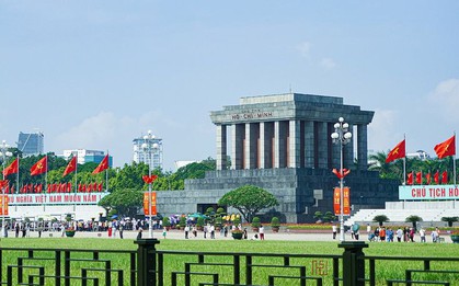 Khách Việt tò mò cảnh người dân vào Lăng Bác tập thể dục, nghe câu trả lời liền rưng rưng tự hào