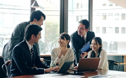 Nhân viên đi làm 490 năm mới kiếm được lương bằng sếp làm 1 năm