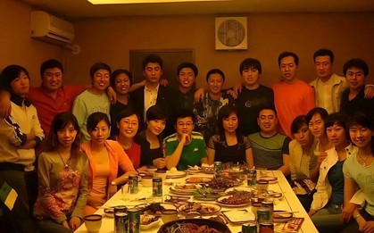 Họp lớp 30 người, lớp trưởng âm thầm trả hơn 100 triệu đồng tiền phát sinh: Sáng hôm sau, tin nhắn từ vợ anh khiến cả nhóm lặng người