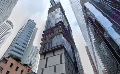 Người phụ nữ rơi từ tầng 29 khách sạn tử vong, 7 người khác bị thương