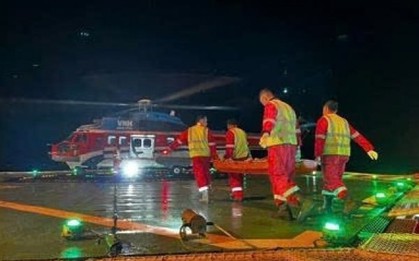 Nghẹt thở pha điều trực thăng cứu ngư dân chấn thương sọ não từ giàn khoan tỷ đô của Việt Nam