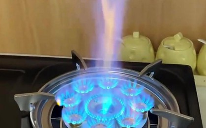 Sử dụng một "dụng cụ thần khí nhà bếp" để nướng thịt, cả gia đình 3 người bị ngộ độc cấp cứu
