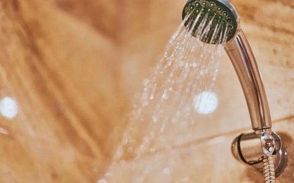Tắm kiểu này vào mùa hè thực sự quá sức đối với não và tim