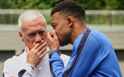 HLV Pháp nổi đóa: "Tôi chắc phải ngu ngốc lắm mới xếp Mbappe đá tiền đạo cắm!"