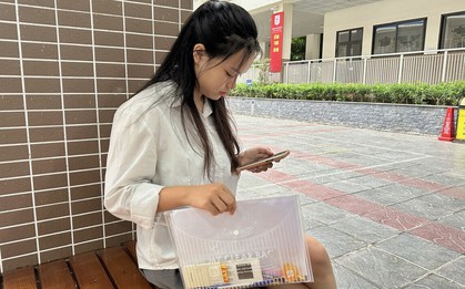 Mang điều khiển điều hòa đi thi để "cầu đỗ", nữ sinh Hà Nội nói lý do bất ngờ