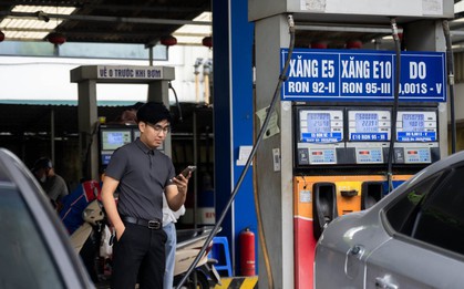 Vòng quanh Hà Nội và TP.HCM: Loạt cây xăng vẫn bán song song xăng E5 cùng E10