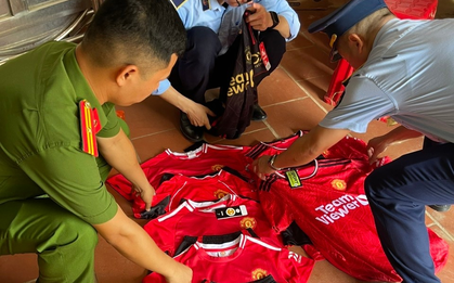 Bày bán 7 bộ quần áo Manchester United, tiểu thương Hoàng Thị Hường bị xử phạt