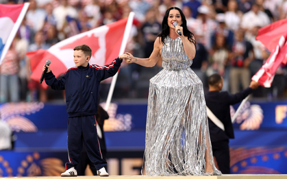 Danh tính cậu bé đứng với Katy Perry, khiến 70.000 người ồ lên tại World Cup 2026