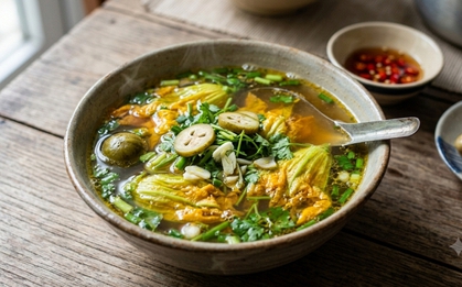 Loài hoa vàng ươm nấu với sấu được nồi canh thanh mát, là "suối nguồn" vitamin giúp chống nắng nội sinh, làm sạch lá gan