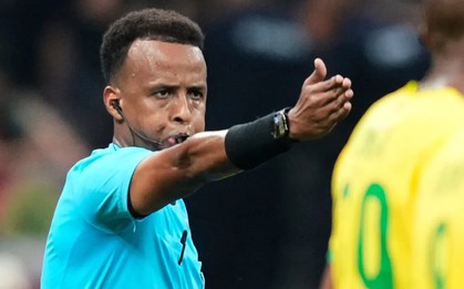 Trọng tài xuất sắc nhất châu Phi bị trục xuất ngay trước thềm World Cup vì lý do khó tin, được FIFA "bù đắp" ấm lòng