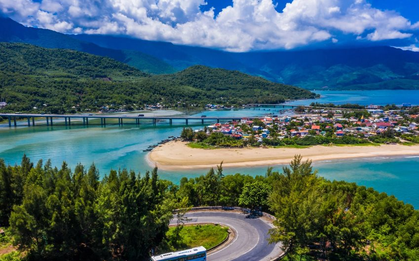 Không phải Phú Quốc, đây là nơi duy nhất ở Việt Nam lọt Top điểm đến tuyệt vời nhất mùa hè: Vừa có núi vừa có biển, mới thu ngân sách hơn 34.000 tỷ đồng