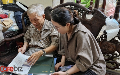 Bắt đầu từ một lời mời dự khai trương và 5 triệu đồng, cụ ông với danh xưng Thầy thuốc ưu tú gần 90 tuổi phải cầm cố cả căn nhà đang ở