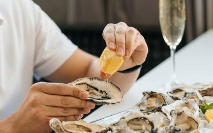 Thường xuyên ăn hàu để tăng bản lĩnh, người đàn ông nhận kết quả bất ngờ từ bác sĩ