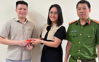 Phát hiện 2 chiếc nhẫn vàng trước cửa siêu thị, công an mời một người đàn ông lên xác minh