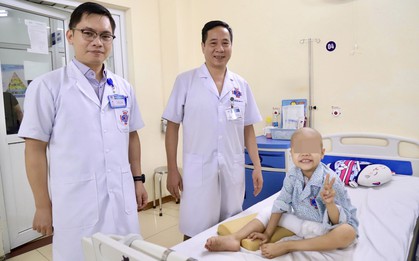 Đưa con đi khám vì khớp gối đau, gia đình sốc khi bé 6 tuổi mắc ung thư xương