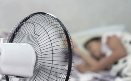 Bật quạt kiểu này không mát mà còn làm nhà nóng hơn: Nhiều người vẫn đang thực hiện