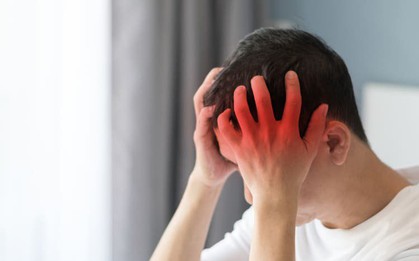Người đàn ông Hà Nội bàng hoàng phát hiện 2 ổ xuất huyết não từ 1 dấu hiệu tưởng do nắng nóng