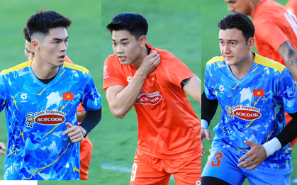 ĐT Việt Nam tập giữa nắng như đổ lửa chuẩn bị cho ASEAN Cup: Đình Bắc, Trung Kiên mướt mồ hôi visual vẫn sáng bừng!