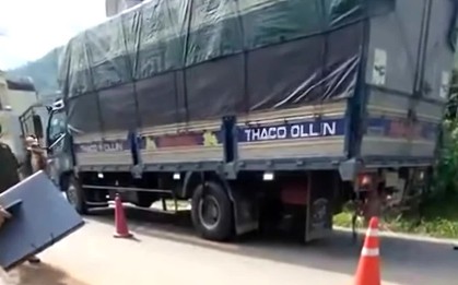 Va chạm với ô tô, 2 cháu nhỏ tử vong ở Phú Thọ: Nạn nhân là chị em ruột, đang về nhà bà ngoại chơi