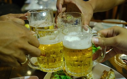 Đàn ông Việt uống bia xem World Cup, nhưng ai đang xem ruột già của họ?