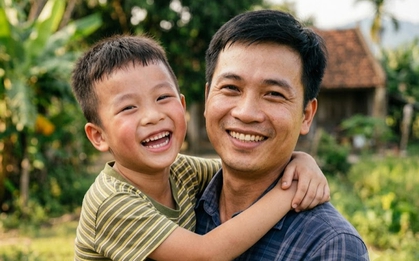 Con chê "xe nhà mình xấu quá", người cha ở TP.HCM nói một câu mà con tâm phục khẩu phục!