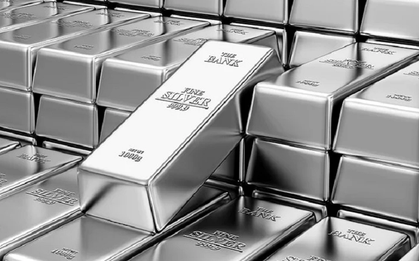 Giá bạc lao dốc, người mua ở đỉnh lỗ 65 triệu đồng/kg