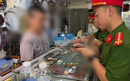 8 tổ công tác đồng loạt kiểm tra hàng loạt cửa hàng bán đồng hồ