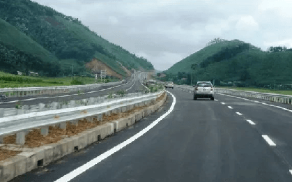 Phát hiện 1 chiếc xe làm từ “đồ chơi” chạy trên đường với tốc độ lên tới 111 km/h