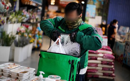 Phát hiện shipper giao hàng "bỏ túi" 10,5 tỷ đồng nhờ thi hộ sinh viên của 10 trường đại học