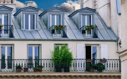 Những mái nhà lãng mạn ở Paris hóa "lò nướng" giữa nắng nóng kỷ lục