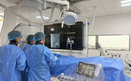 Người đàn ông ho ra máu liên tục được các bác sĩ Bệnh viện Bạch Mai cơ sở Ninh Bình cứu sống kịp thời