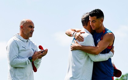 Khoảnh khắc Ronaldo xúc động, ôm chặt chia buồn với nỗi đau mất cha của trợ lý HLV Bồ Đào Nha