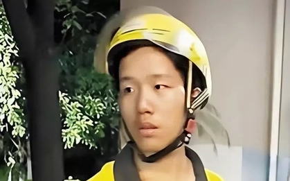 Nam sinh 19 tuổi sống dưới gầm cầu cùng cún cưng, giao hàng hơn 10 giờ/ngày kiếm học phí